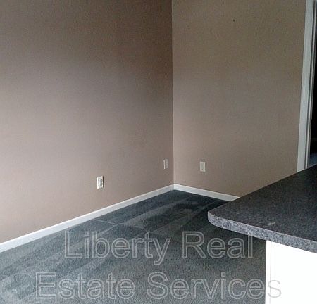 5th image of 129 Rolland St