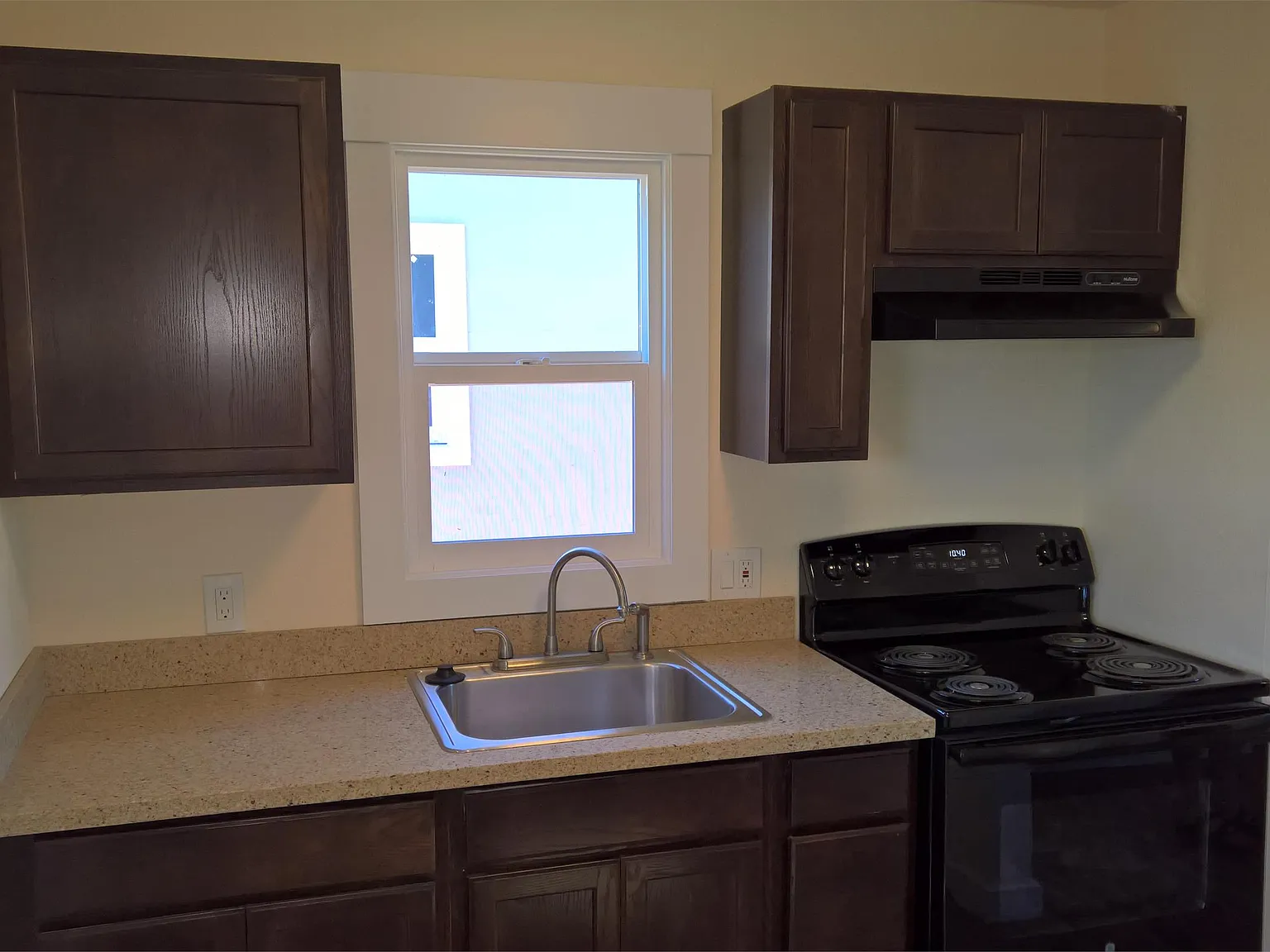 4550 Lakeshore Blvd. - 3 — Photo 3