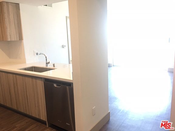 5th image of 620 Santa Monica Blvd APT 401