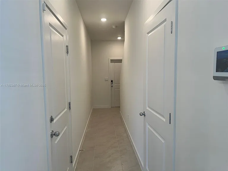 822 SW 11th Ter — Photo 6