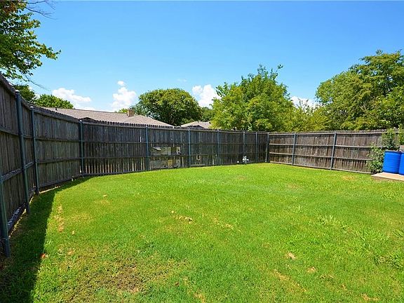 4th image of 1914 Maxwell Dr
