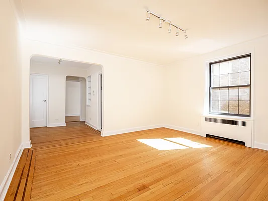 Rented by City Connections Realty | media 2