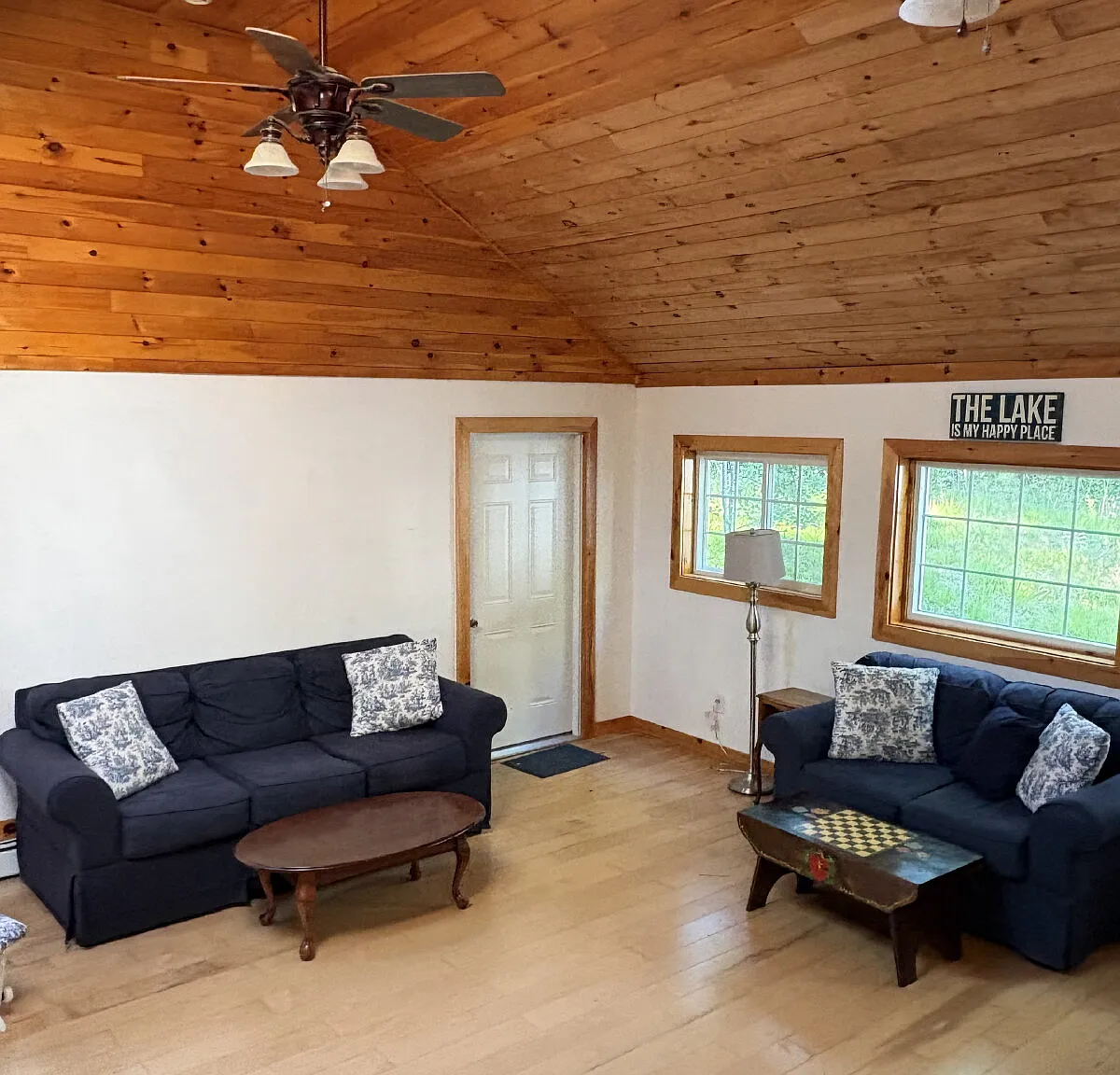 3 bed, 2.5 bath, 1881 sqft, $3,200 — Photo 2