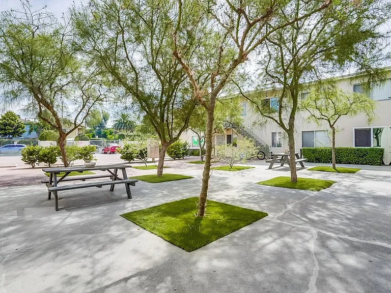 2425 S Ridgeley Dr #1 — Photo 8