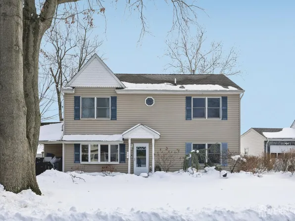 28 W Francis St, Iselin, NJ 08830