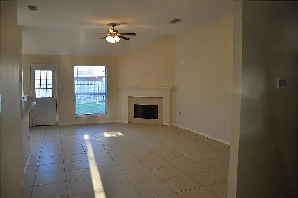 3 bed, 1788 sqft, $1,895 — Photo 3