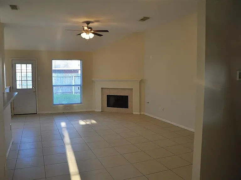 22122 Nobles Crossing Dr — Photo 3