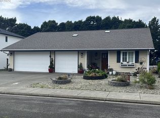 3158 Periwinkle Ln, Bandon, OR 97411