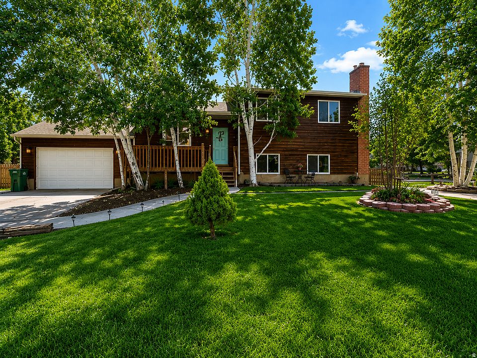 1st image of 9905 N Meadow Dr