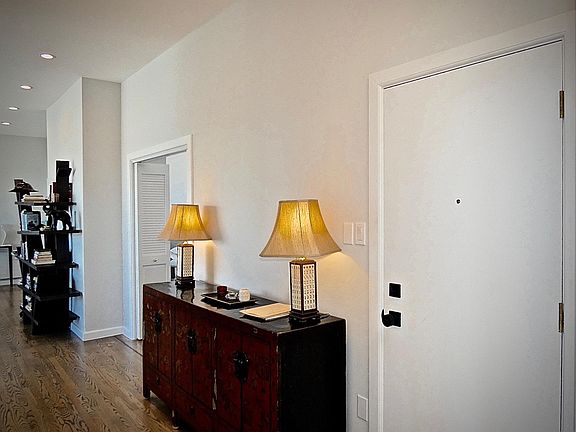 5th image of 2310 Leavenworth St APT 3