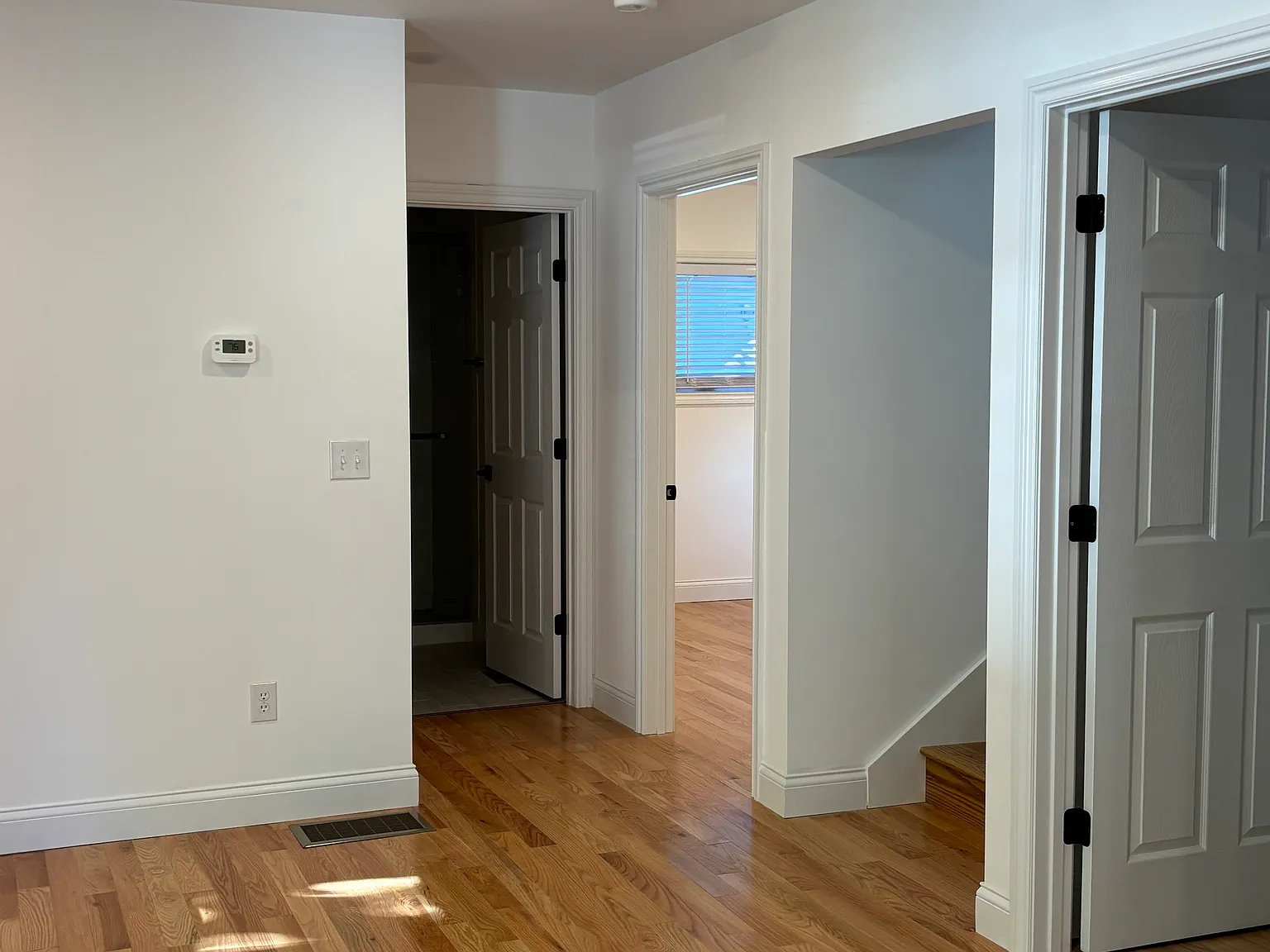 5 bed, 2000 sqft, $6,750 — Photo 4