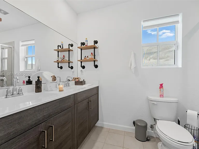 805 SE 18th St #805 — Photo 14