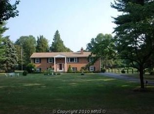 19614 Youngs Cliff Rd, Sterling, VA 20165