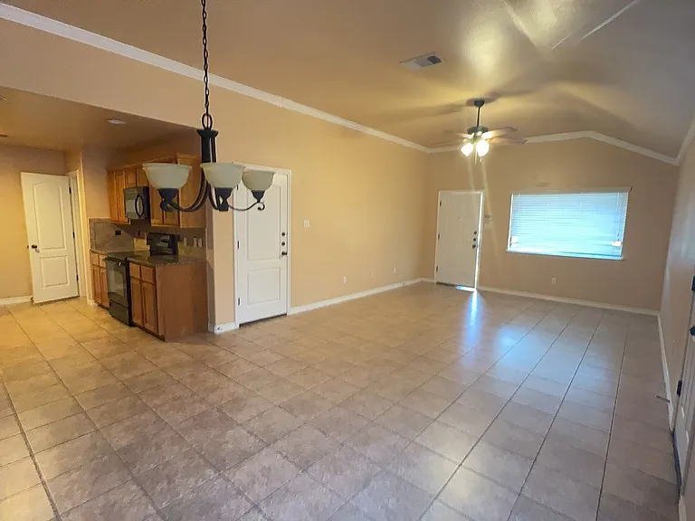 5001 Autumn Valley Dr — Photo 8