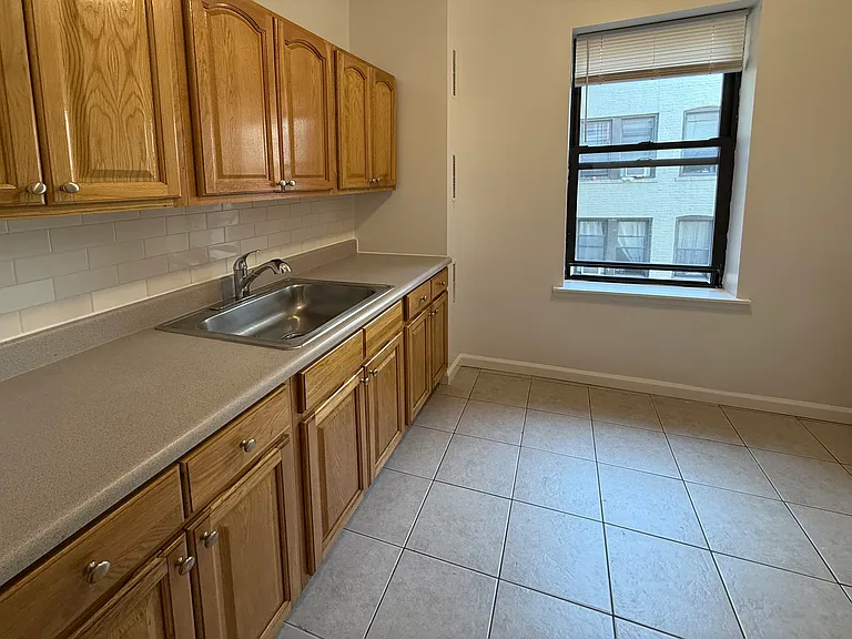 32-86 35th St #C305 — Photo 7