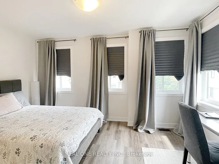 1 Markle Cres — Photo 14