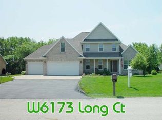 W6173 Long Ct, Appleton, WI 54914