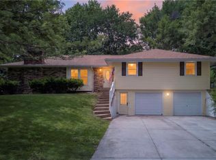 218 Oak Hill St, Lansing, KS 66043