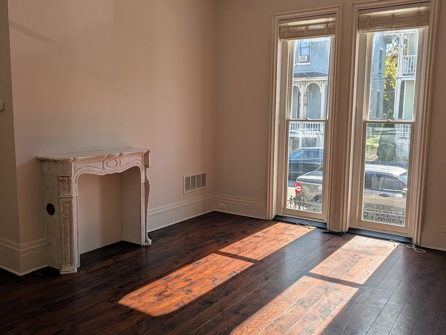 2 bed, 2.5 bath, 1922 sqft, $2,100 — Photo 2