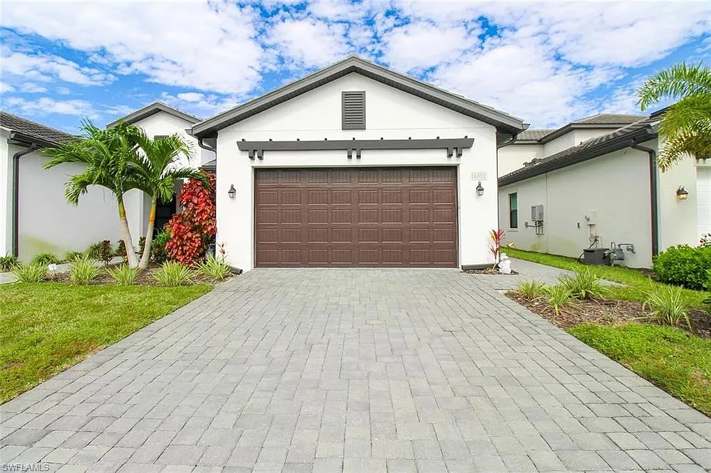 3 bed, 3.0 bath, 2418 sqft, $3,600 — Photo 1