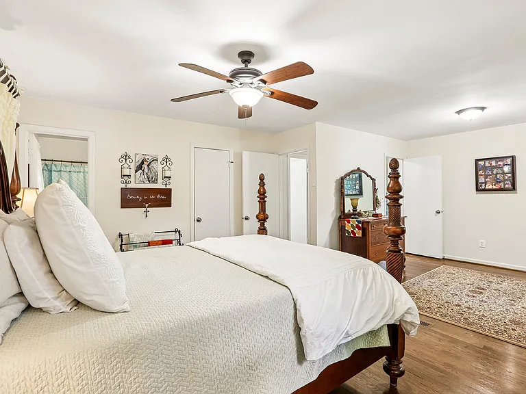 18033 Mill Creek Dr — Photo 30