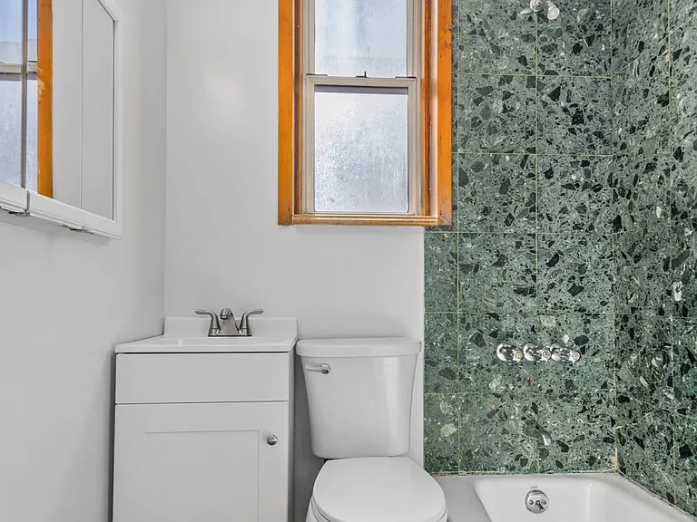 233 23rd St #3L — Photo 4