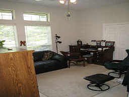 3rd image of 309 Oak Forest Dr