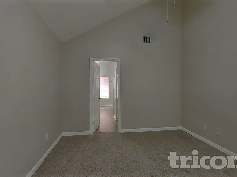 16027 Hidden Acres Dr — Photo 9