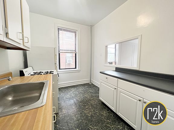 5th image of 3160 33rd St APT C3