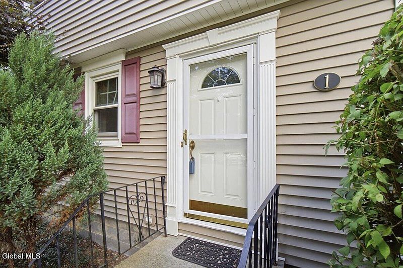 2nd image of 1 Hillview Court
