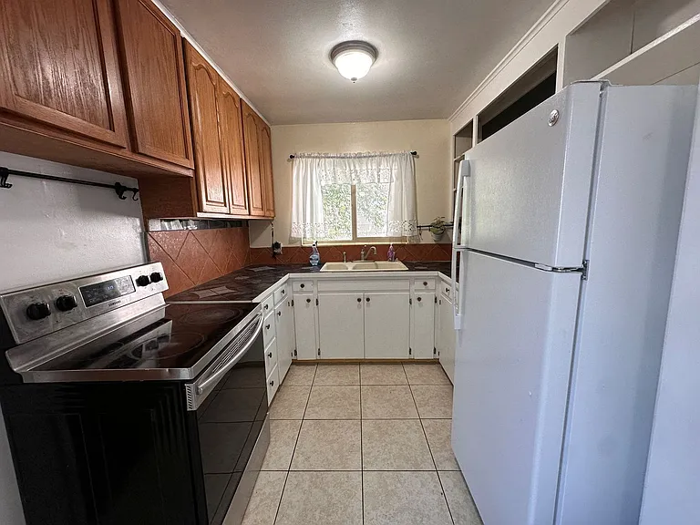 628 S University St — Photo 11