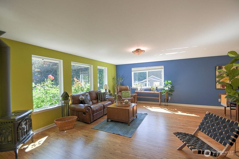 5th image of 1112 Henry Street SE