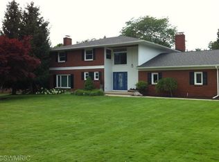 2117 Osceola Dr SE, Grand Rapids, MI 49506