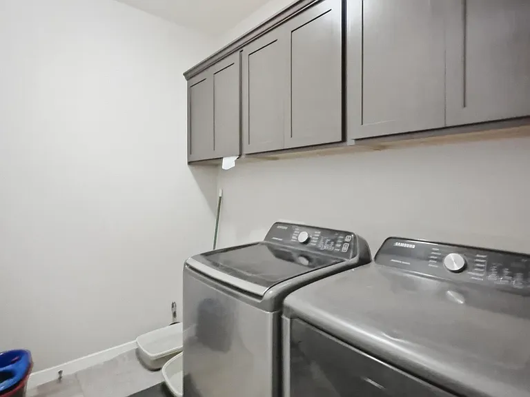 12805 Kingsbury Ave — Photo 9