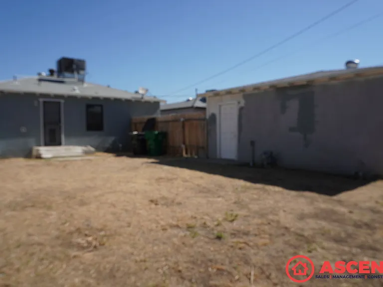 1007 Castaic Ave — Photo 11