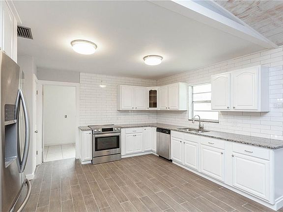 3rd image of 3827 Highgate Dr