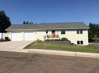 622 9th Ave SW, Dickinson, ND 58601