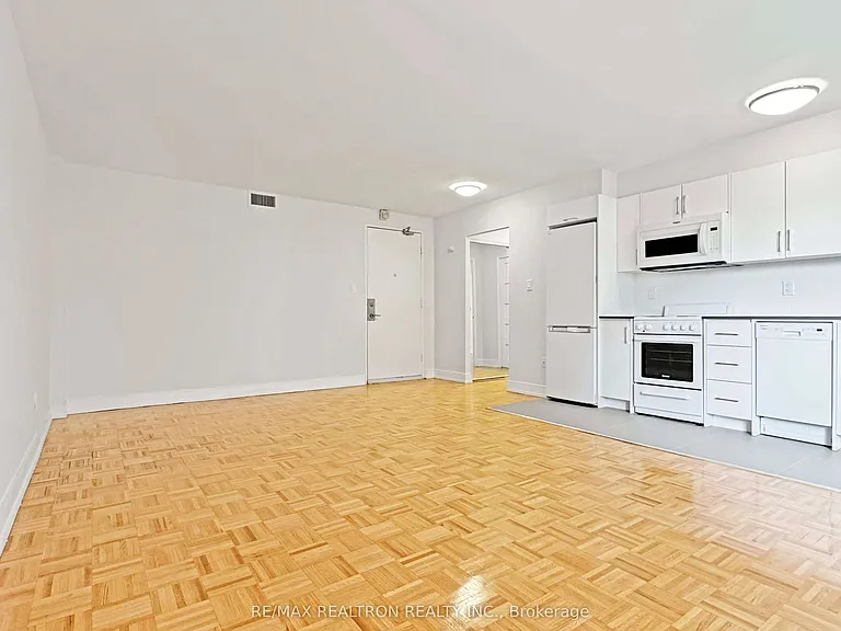95 Lawton Blvd #607 — Photo 4