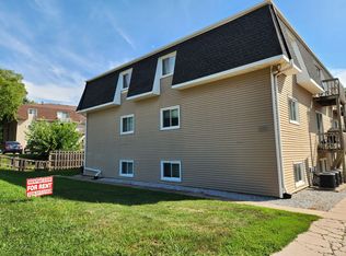 1015 39th St APT 201, Bettendorf, IA
