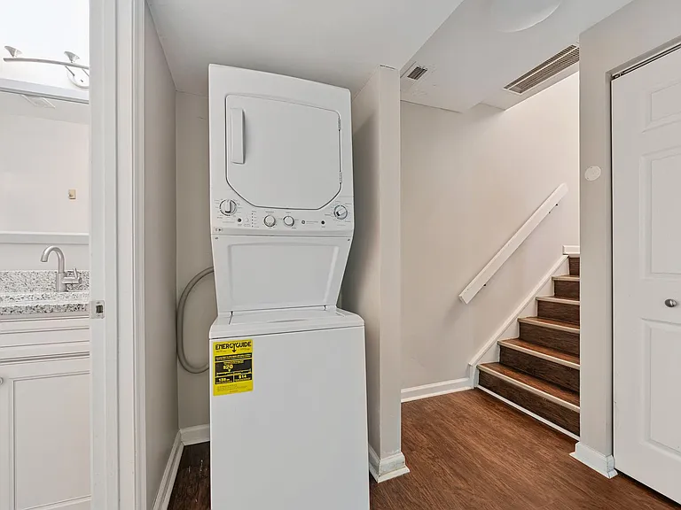 2421 Camellia Dr — Photo 24