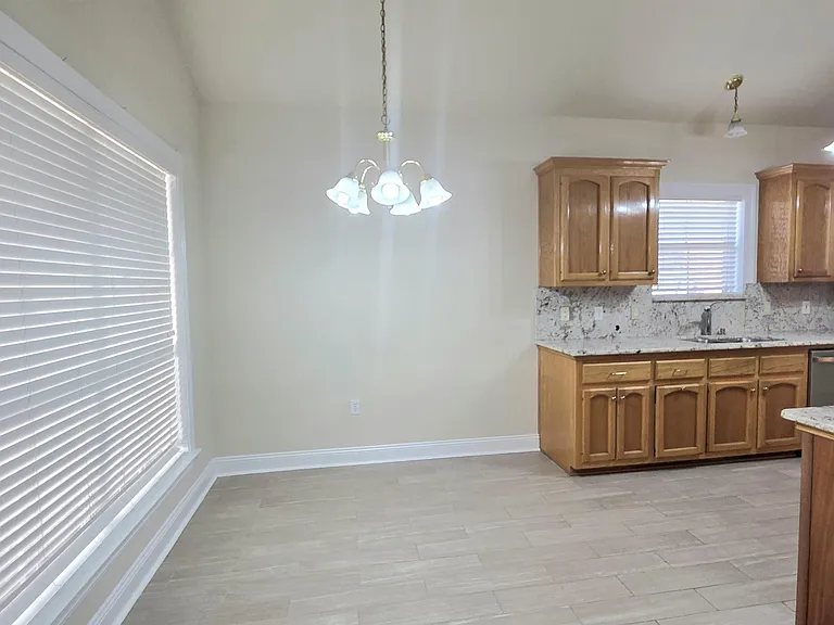 282 Allan Dr — Photo 6