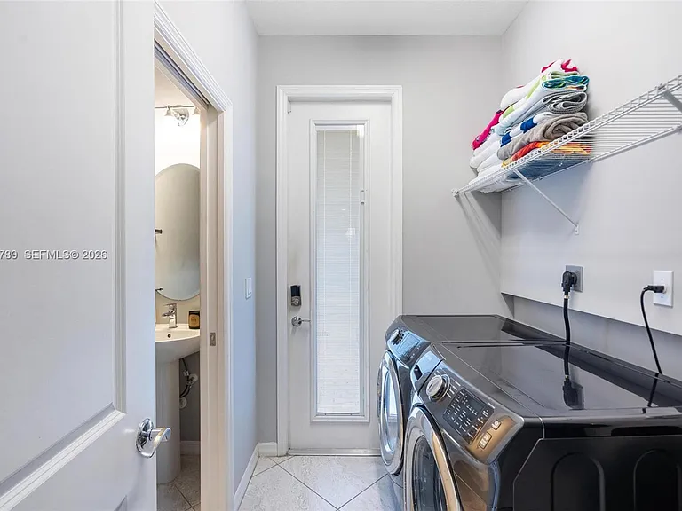 3944 Poinciana Ln #3944 — Photo 8