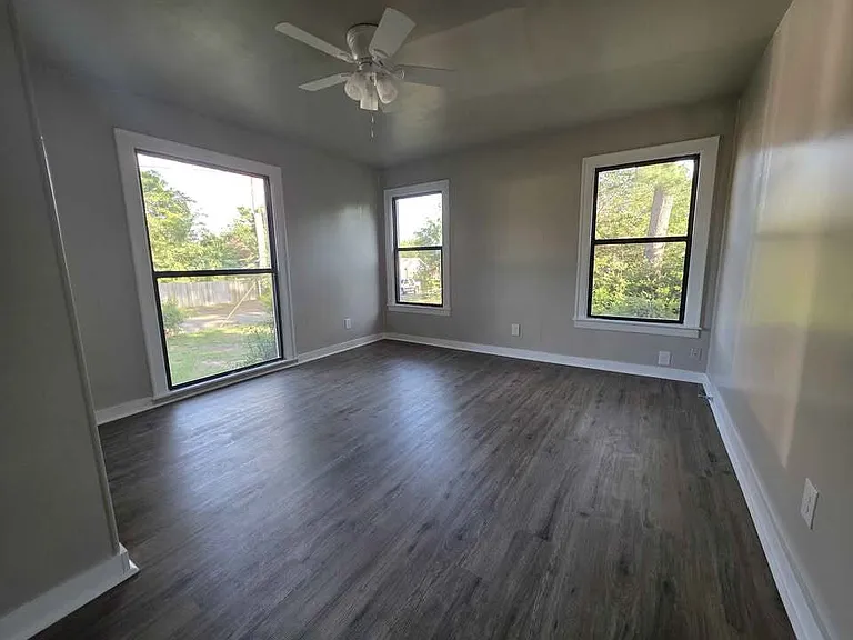 1401 Wilson St — Photo 9