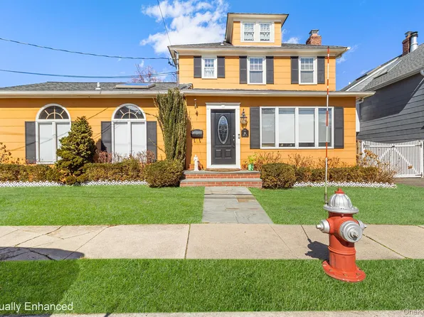 46 Riggs Place, Locust Valley, NY 11560