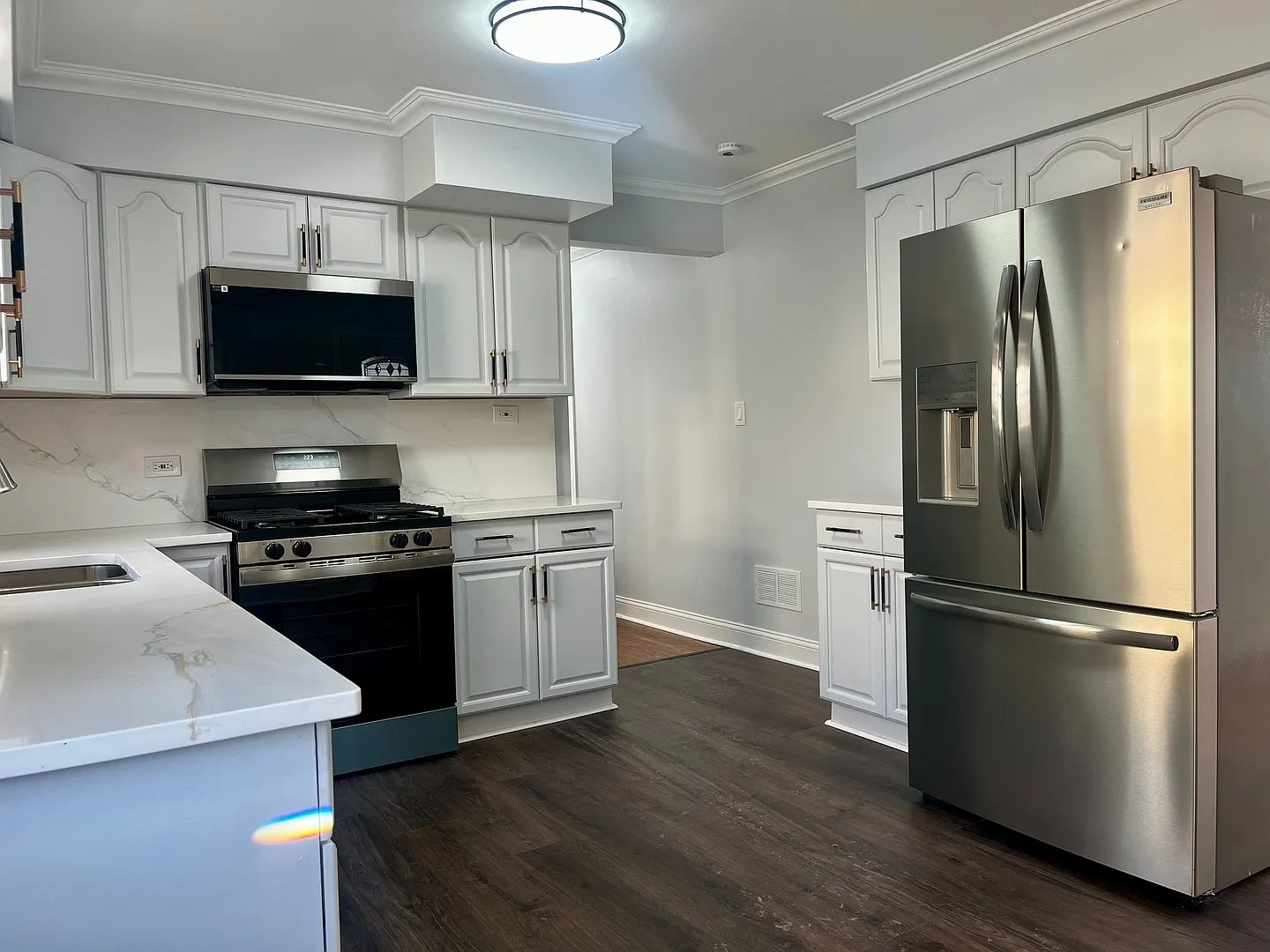 3 bed, 1.5 bath, 1400 sqft, $2,950 — Photo 3