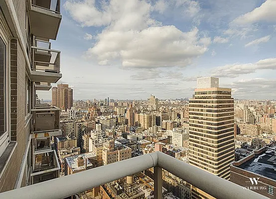 Rented by Warburg | media 10