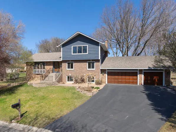 15361 Village Woods Dr, Eden Prairie, MN 55347