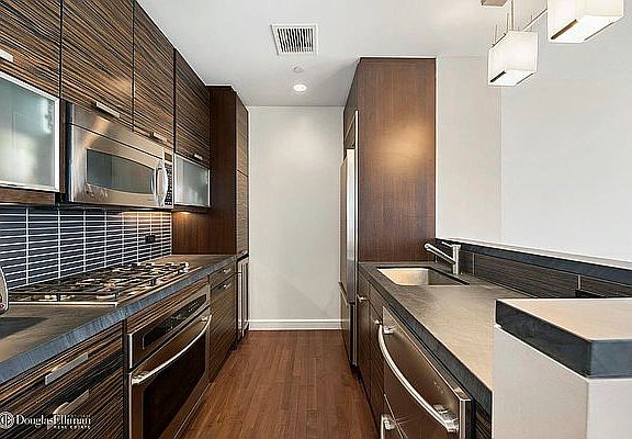 5th image of 101 W 24th St APT 17C