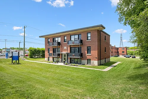 164 Belmont Ave W Photo 1