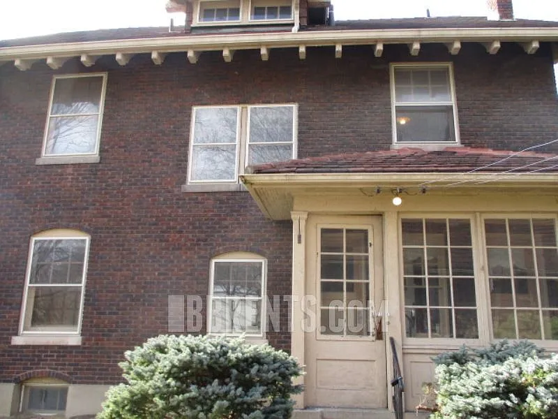 207 Stanley St photo 1